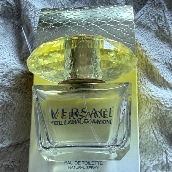 Versace Yellow Diamond Eau de Toilette Box - Yellow & White - Picture 2 of 4